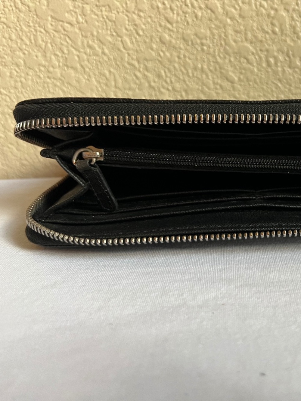 Michael Kors Black Signature Coated Canvas "Jet Set" Zip Around Wallet - Picture 3 of 7